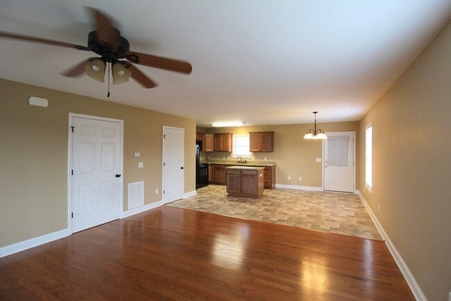 Building Photo - 800 Carson Cir