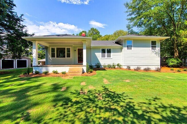 Foto del edificio - 4402 Kennesaw Due West Rd NW