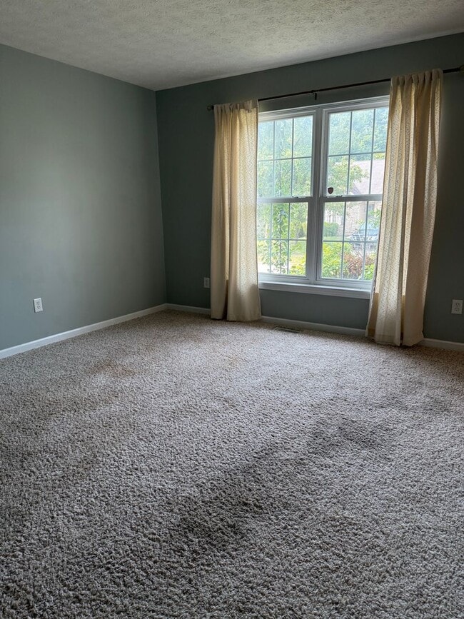 Building Photo - Spacious 4 Bed, 2.5 Bath Home in Woodgate