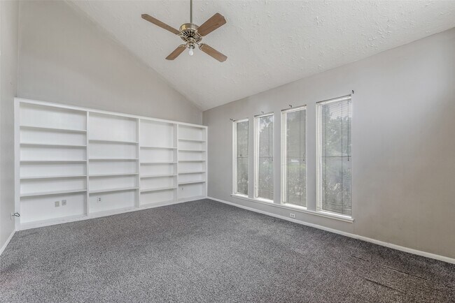 Foto del edificio - 13318 Queensride Ln