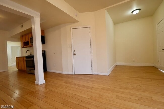 Foto del edificio - 16 N 5th St