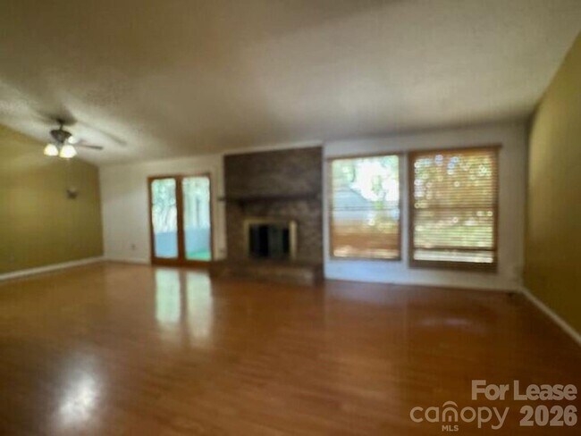 Foto del edificio - 11515 5 Cedars Rd