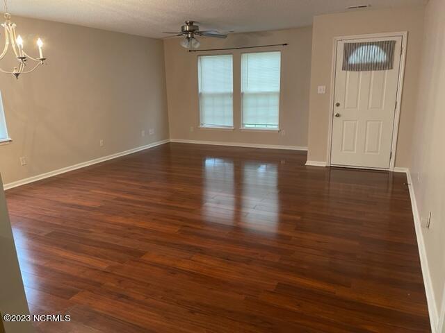 Foto del edificio - 521 Jimmies Creek Dr