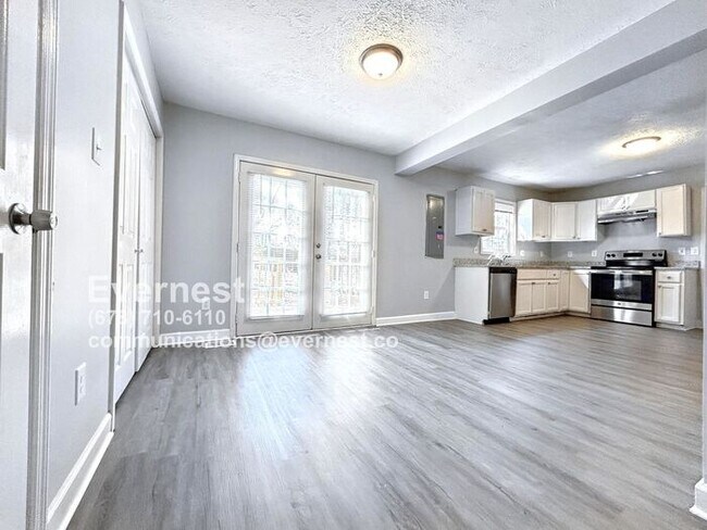 Foto del edificio - Spacious 3-Bedroom Home in a Vibrant and A...