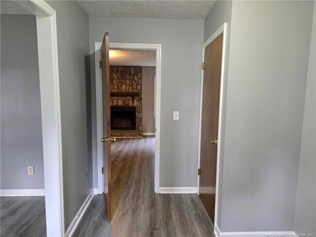 Building Photo - Conveniently located 3 bedroom!