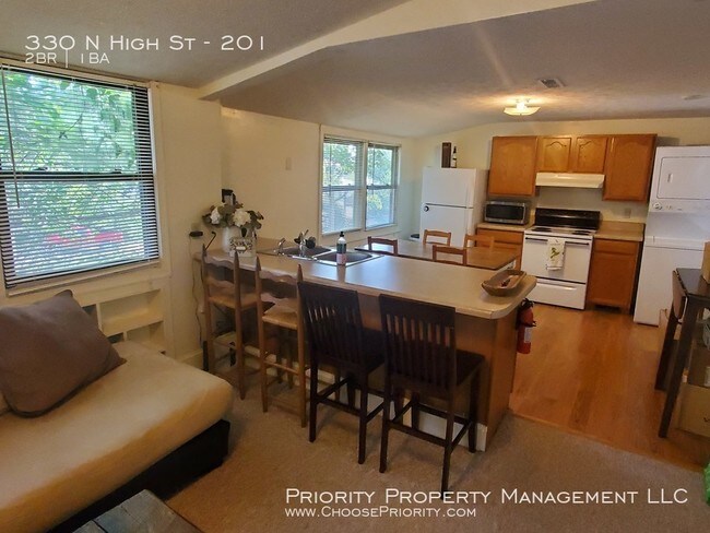 Building Photo - 330 N High St