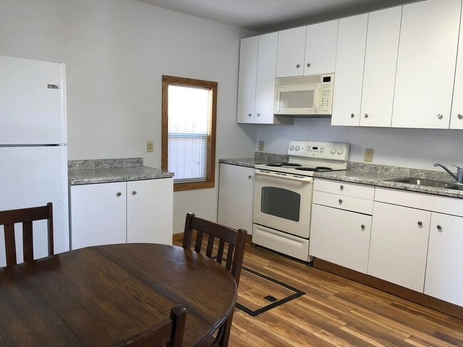 Building Photo - Cute House for Rent in quiet neighborhood