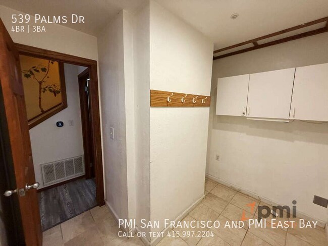 Foto del edificio - 539 Palms Dr