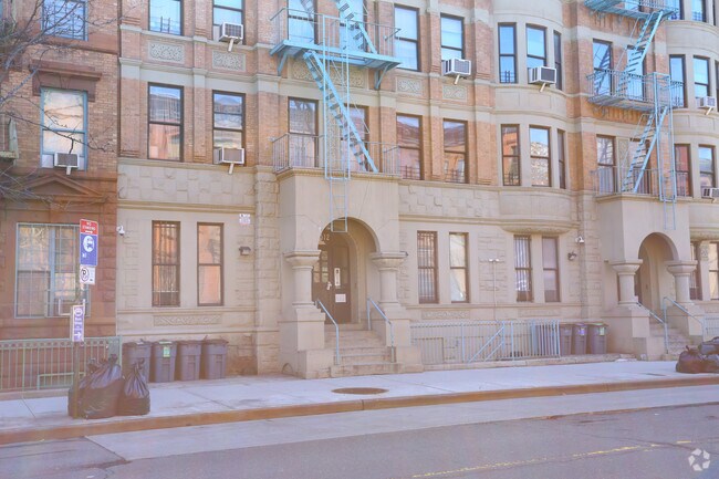 Building Photo - 514 Manhattan Ave