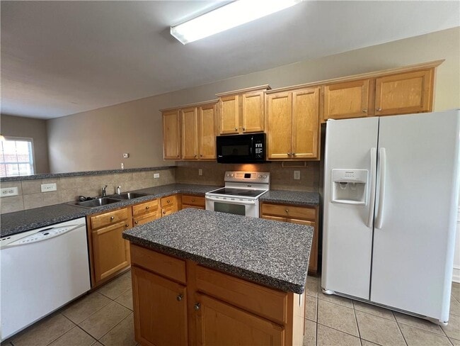 Building Photo - 2207 Pebble Beach Dr