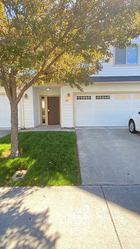 Primary Photo - Beautiful Lake Forest Townhomes