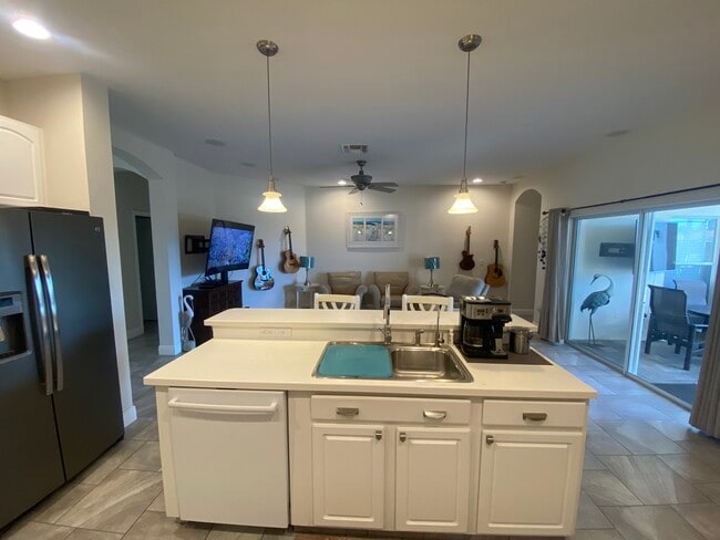 Building Photo - 2813 Plantain Dr