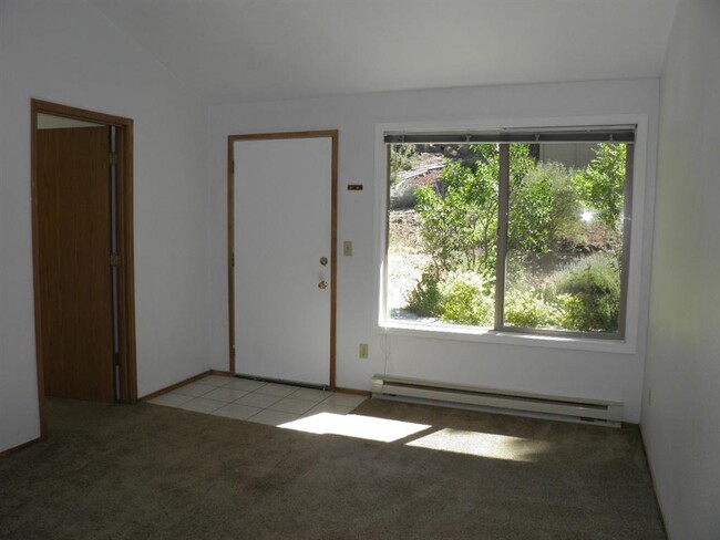 Building Photo - 1700 NE Wells Acres Rd