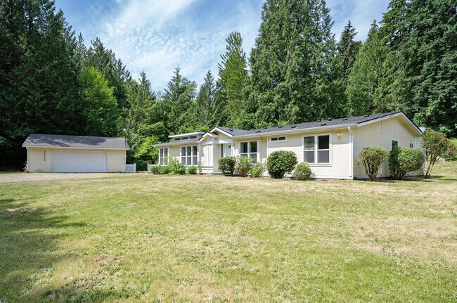 Foto del edificio - 3-Bedroom Gig Harbor Retreat with Private Setting and Modern Comforts