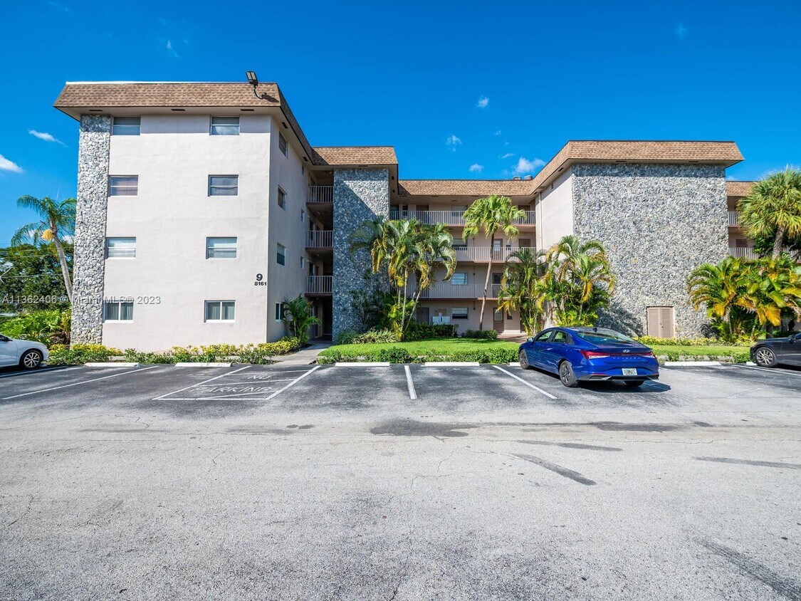 Primary Photo - 8161 SW 24th Ct