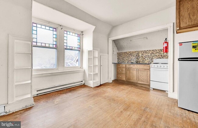 Building Photo - 1020 W Main St