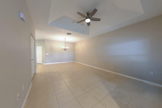 Building Photo - 1868 S Dovetail Dr