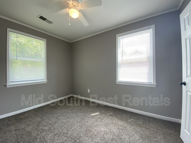Foto del edificio - 356 W Brooks Rd