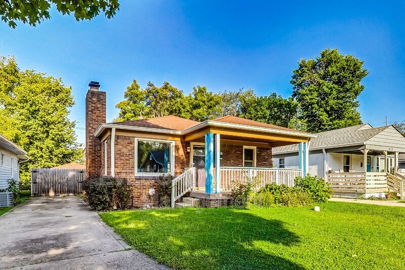 Primary Photo - 4718 Evanston Ave