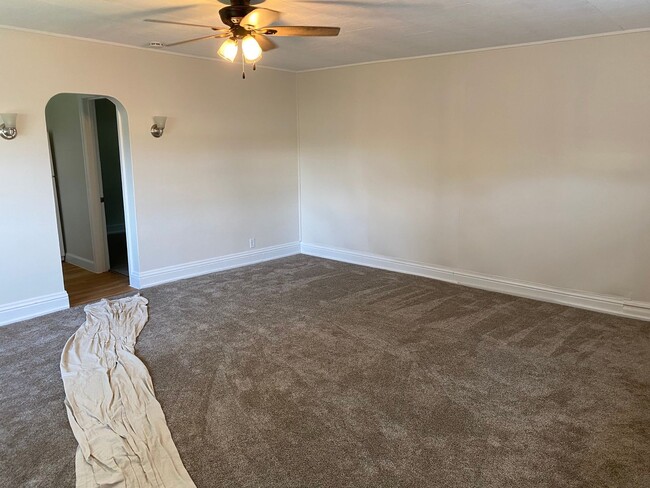 Foto del edificio - AVAILABLE SEPTEMBER - 1 BED 1 BATH