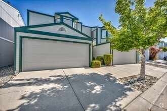 Building Photo - 3932 Village Dr