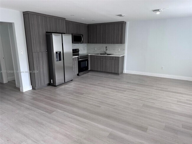 Foto del edificio - 15720 NW 44th Ct