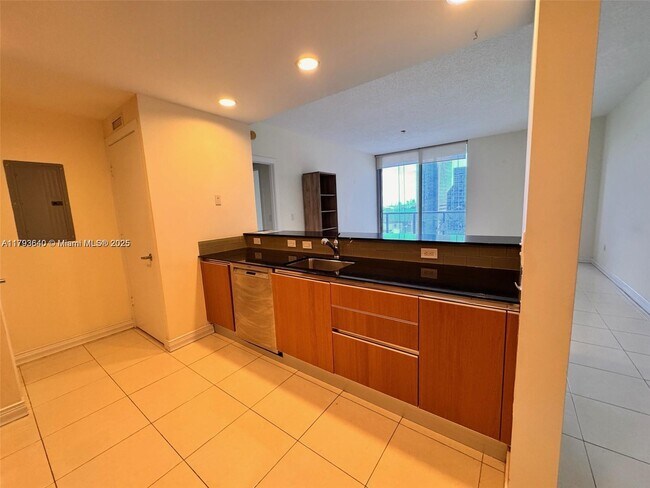 Building Photo - 1060 Brickell Ave