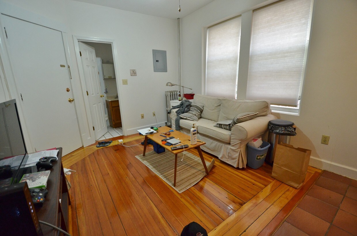 Primary Photo - 45 Symphony Rd