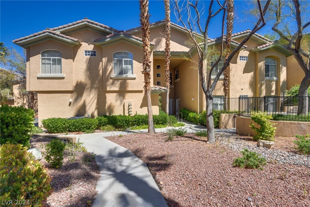 Foto principal - 1705 Sky of Red Dr