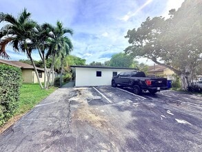 Building Photo - 1132 NW 5th Ct