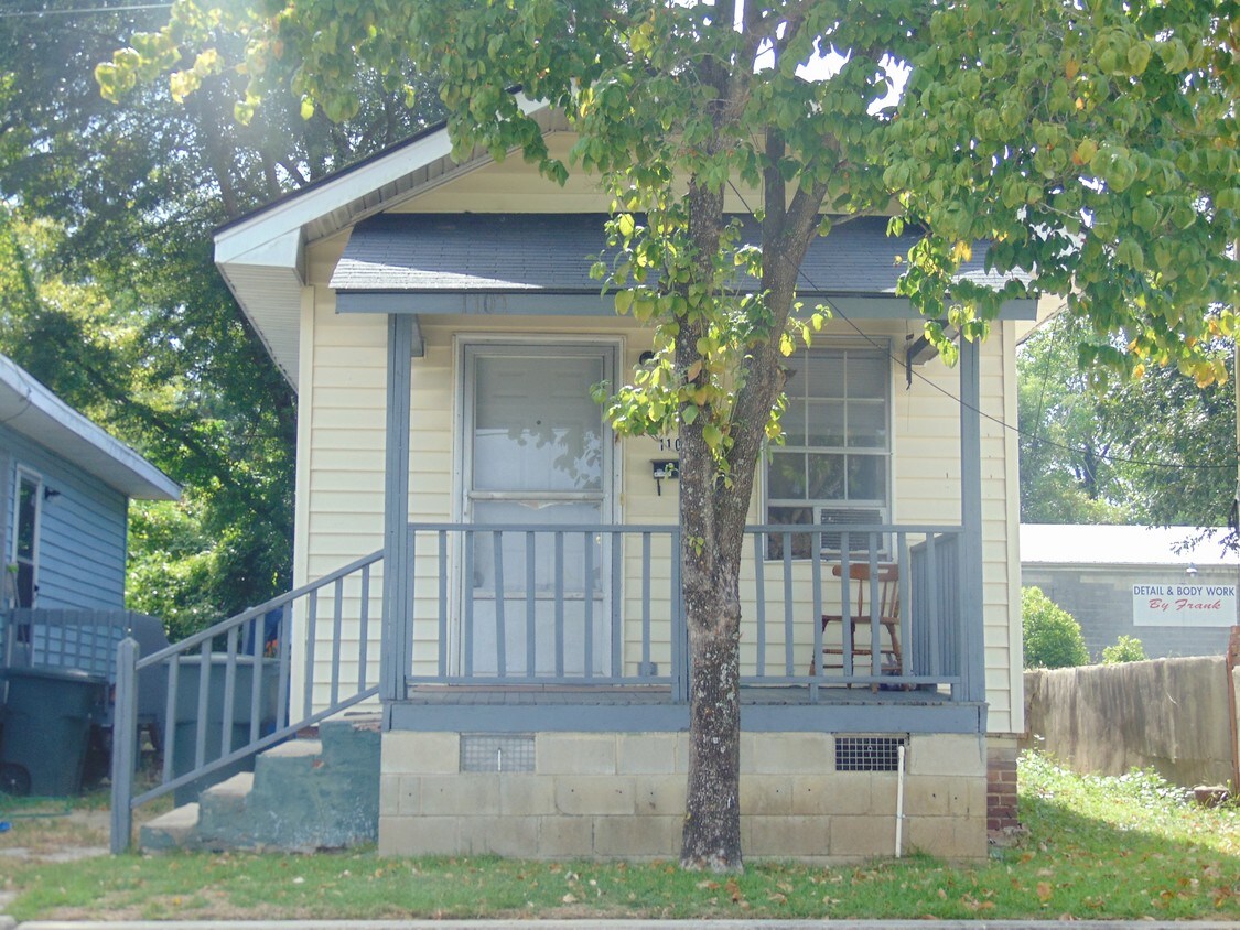 Primary Photo - 1107 Oak St