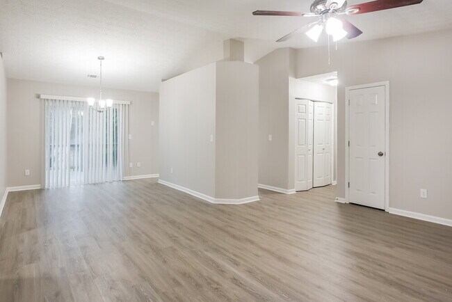 Building Photo - 2008 Briar Ridge Way SW