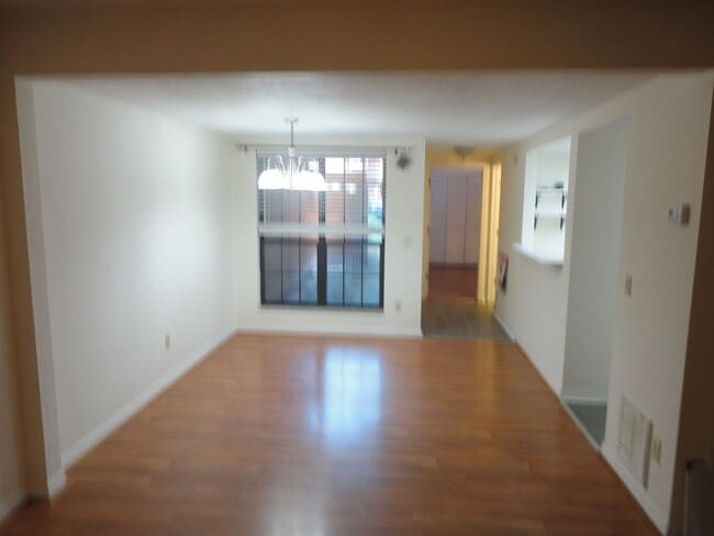 Building Photo - Rockwood Villas