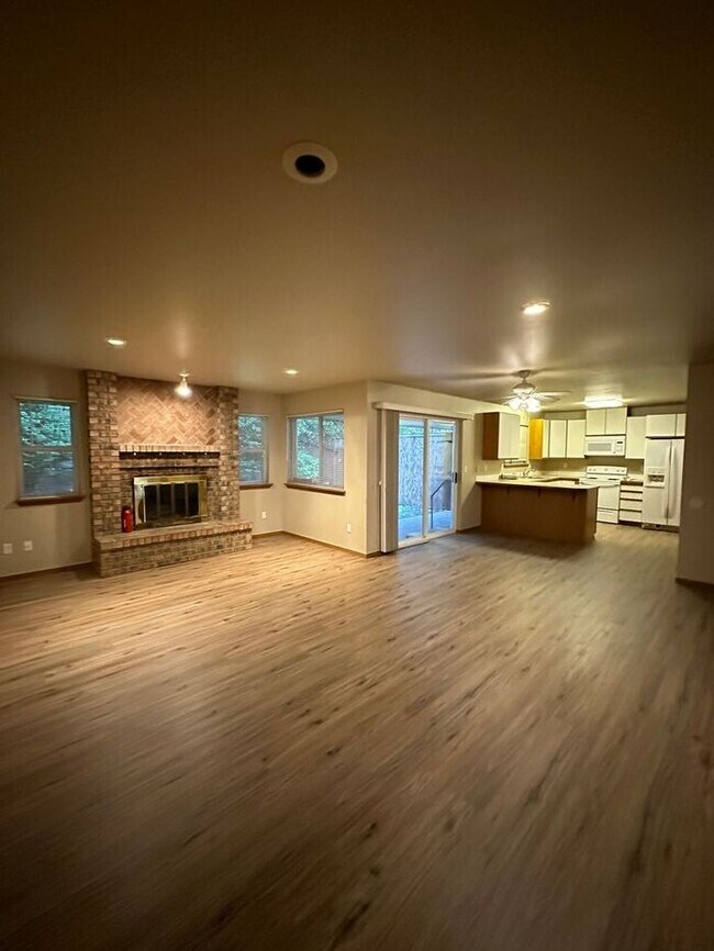 Foto del edificio - Nice 2 plus Bedroom 2 Bath Duplex in Puyallup!! Nice Location!!