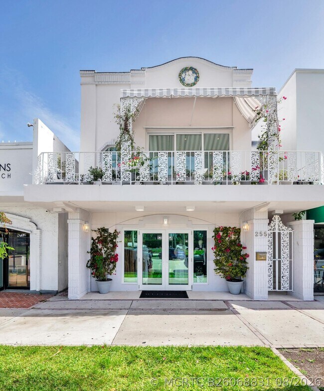 Foto del edificio - 255 Royal Poinciana Way