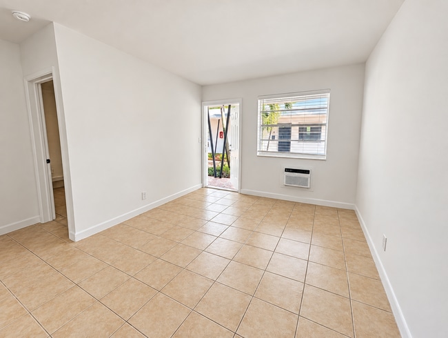 Building Photo - 107 SW 18th Ave