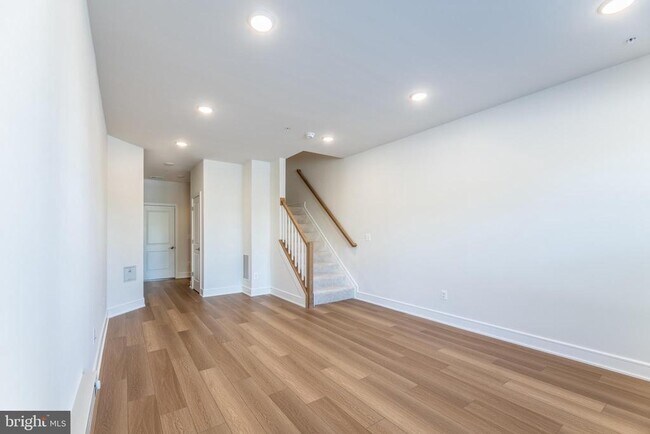 Building Photo - 43404 Farringdon Sq