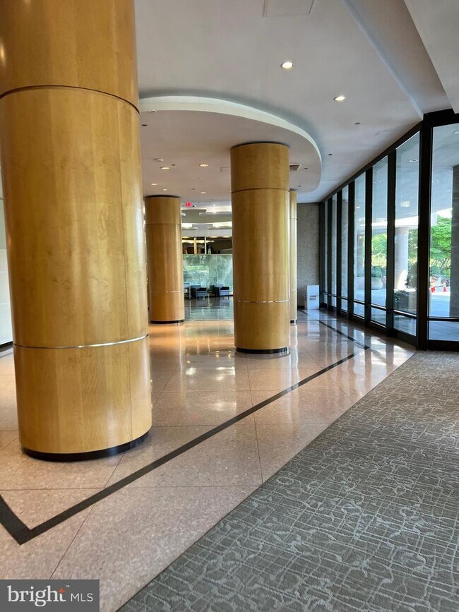 Building Photo - 1300 Crystal Dr