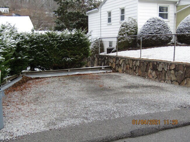 Off Street Parking - 4115 Brierwood Ln