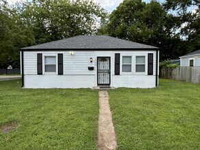 Building Photo - 2102 Medford Ave