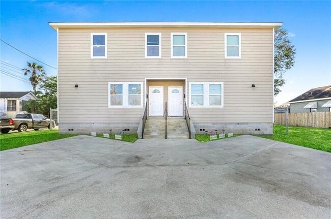 Building Photo - 3925 Clematis St