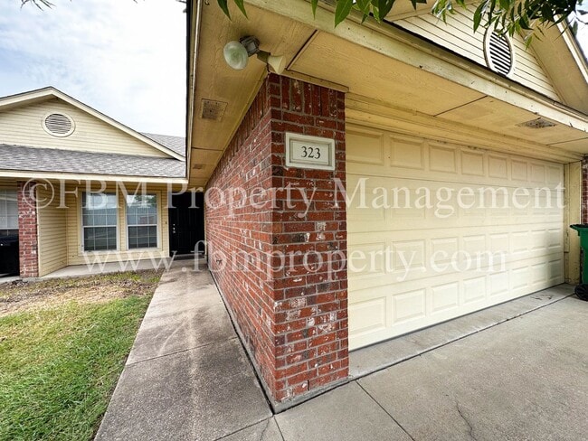 Building Photo - Lois 321 &amp; 323 / Silent - BZ