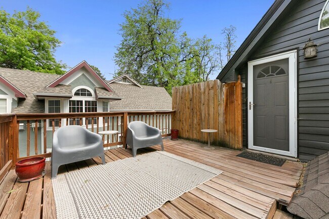 Foto del edificio - 424 W Oak St