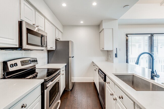Foto del edificio - 5932 Sandhurst Ln