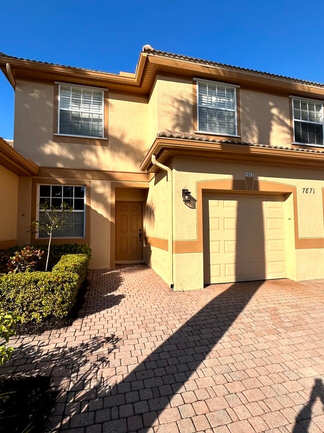 Building Photo - 7871 Lake Sawgrass Loop