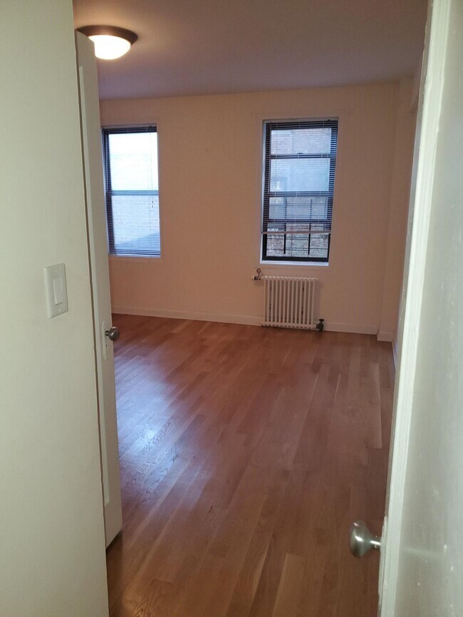 Foto del edificio - 43-24 43rd St