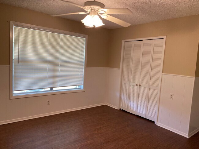 Foto del edificio - 5/2.5/2 coming soon!