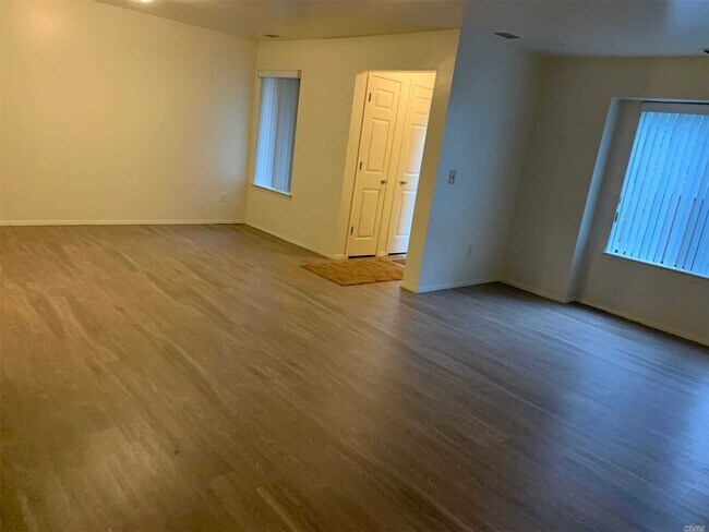 Building Photo - 122 Birchwood Rd