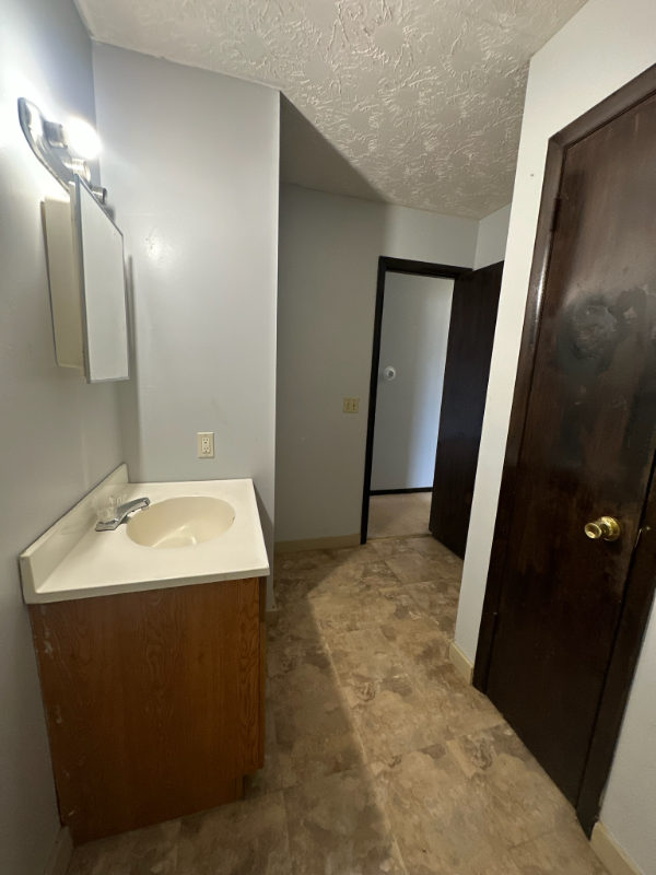 270 Washington Blvd Unit 6, Youngstown, OH 44512 - Room for Rent in ...