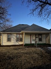 Building Photo - 920 E 16th Ave